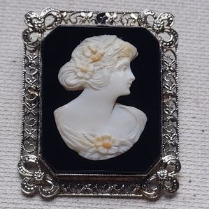 Antique 14k Cameo